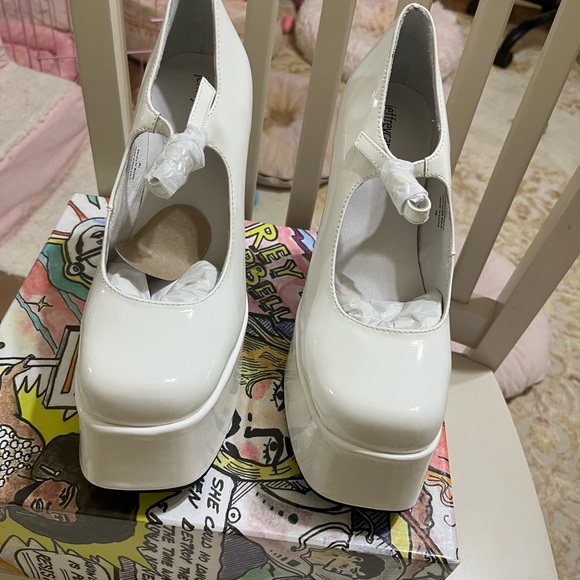 NWT Jeffrey Campbell white platforms, 7 - Picture 6 of 10